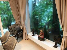 Beachfront and Pool 2 BR Apt- Celeena 870