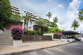 Beachfront and Pool 2 BR Apt- Celeena 870