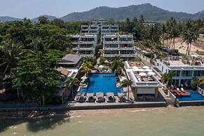 Beachfront and Pool 2 BR Apt- Celeena 870