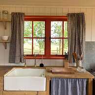 Secluded off Grid Shepherd's Hut