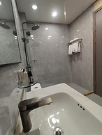 Skyport Hotel