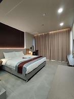 Skyport Hotel