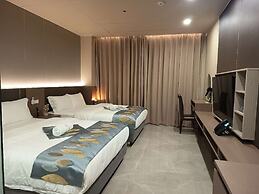 Skyport Hotel