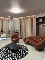 Skyport Hotel