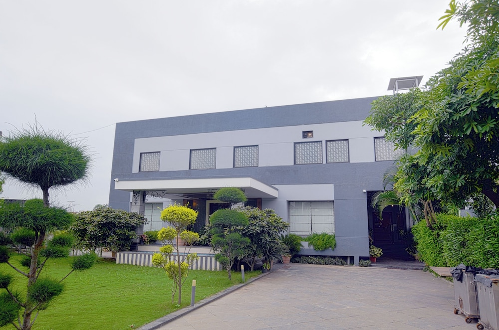 Aceotel Resort 7th Cloud Indore