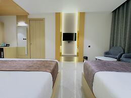 Travinities Hotel Avni Palace