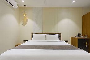 Travinities Hotel Avni Palace