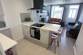 Seaside Escape at Looe Cottage