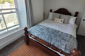 Seaside Escape at Looe Cottage