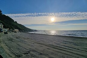 Seaside Escape at Looe Cottage