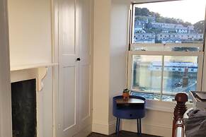 Seaside Escape at Looe Cottage