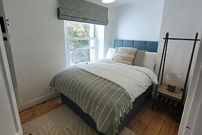 Seaside Escape at Looe Cottage