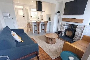 Seaside Escape at Looe Cottage