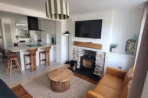 Seaside Escape at Looe Cottage