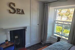 Seaside Escape at Looe Cottage