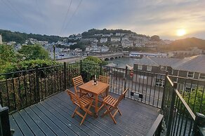 Seaside Escape at Looe Cottage