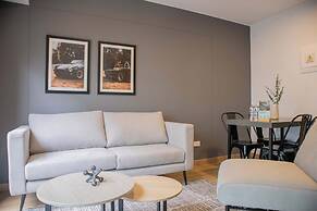 w Striking 1BR Duplex in Miraflores