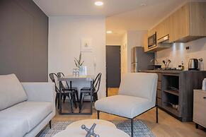 w Striking 1BR Duplex in Miraflores