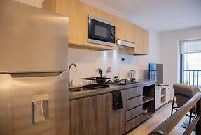 w Striking 1BR Duplex in Miraflores