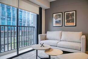 w Striking 1BR Duplex in Miraflores