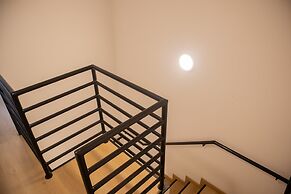 w Striking 1BR Duplex in Miraflores