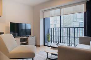 w Striking 1BR Duplex in Miraflores