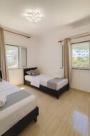Beachfront Ela Luxury Stay With Jacuzzi Views