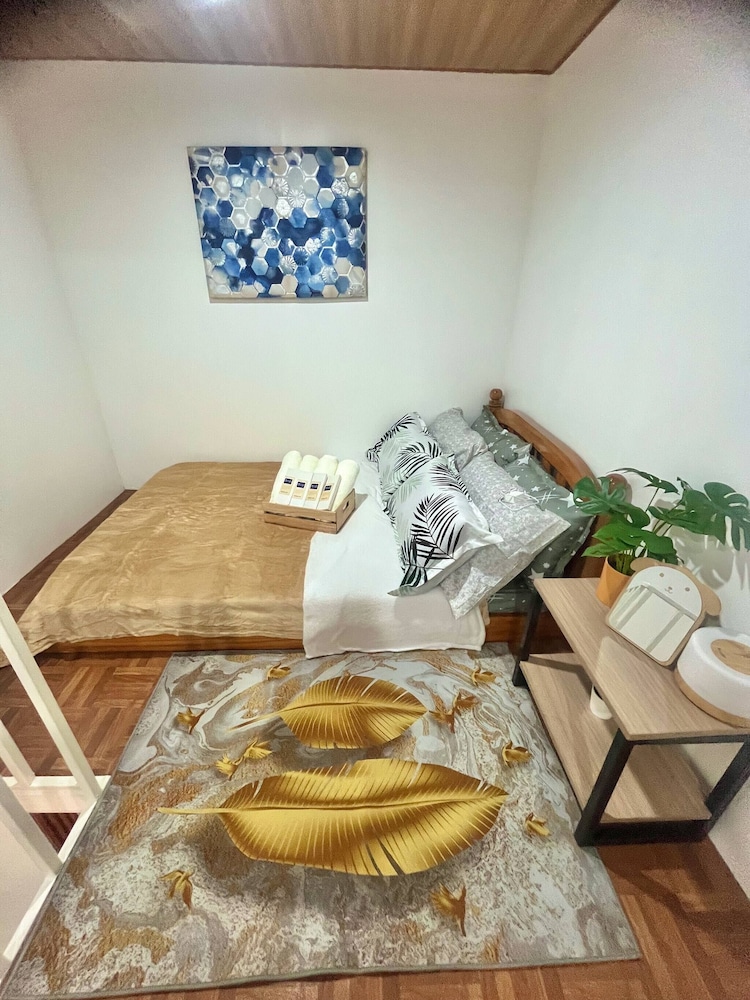 Bloomstone Urban Chill Cabin
