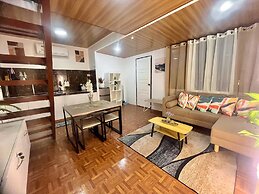 Bloomstone Urban Chill Cabin