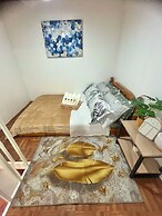 Bloomstone Urban Chill Cabin
