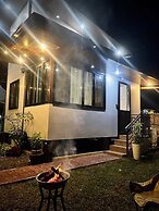 Bloomstone Urban Chill Cabin