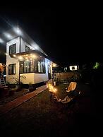 Bloomstone Urban Chill Cabin