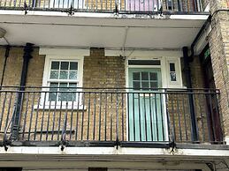 Vauxhall Flat 9 - London