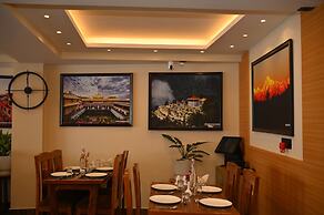 Hotel Golden Potala