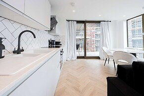 Supernova Suite City Views