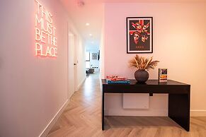Supernova Suite City Views