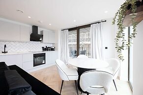 Supernova Suite City Views