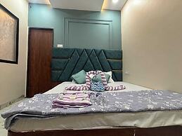 HOTEL SHREE GAJANAND PALACE