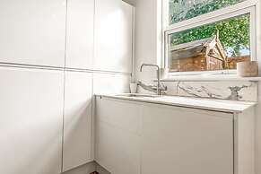 Wisteria Way - From 200 Per Night