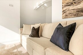 Wisteria Way - From 200 Per Night