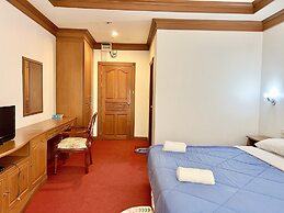 Naya Park View Hotel