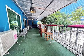 Sunshiny-BB Hostel near Punnavithi BTS station