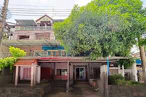 Sunshiny-BB Hostel near Punnavithi BTS station