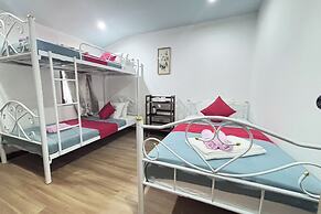 Sunshiny-BB Hostel near Punnavithi BTS station