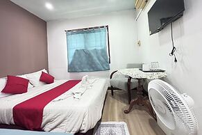 Sunshiny-BB Hostel near Punnavithi BTS station