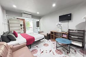 Sunshiny-BB Hostel near Punnavithi BTS station