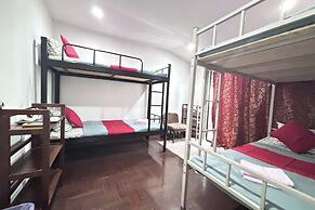 Sunshiny-BB Hostel near Punnavithi BTS station