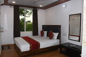 Lotus Hotel Inn