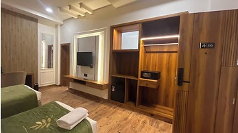 RED LEAF HOTELS