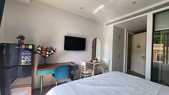 Aura Apartment
